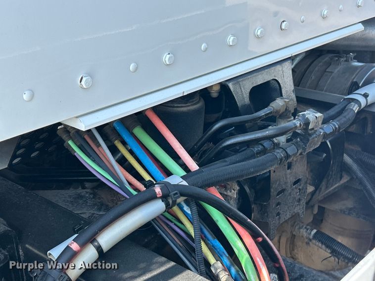image for item FC2843 2015 Kenworth T800 semi truck