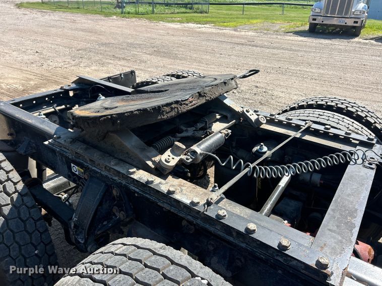 image for item FC2843 2015 Kenworth T800 semi truck