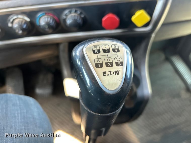 image for item FC2843 2015 Kenworth T800 semi truck
