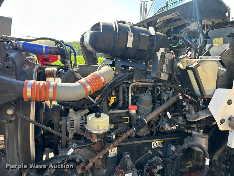 image for item FC2843 2015 Kenworth T800 semi truck