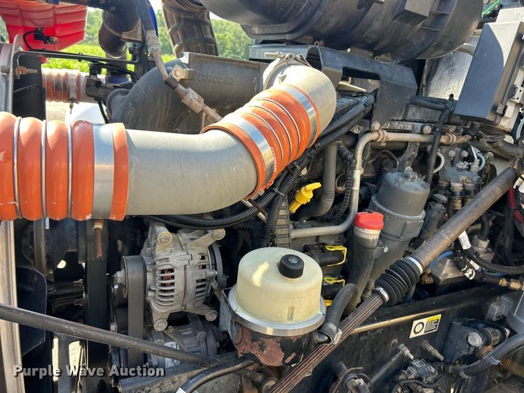 image for item FC2843 2015 Kenworth T800 semi truck