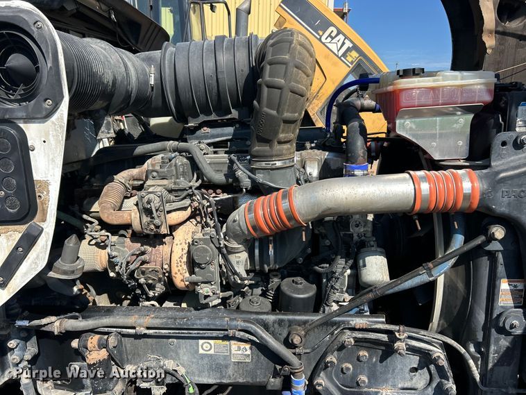image for item FC2843 2015 Kenworth T800 semi truck