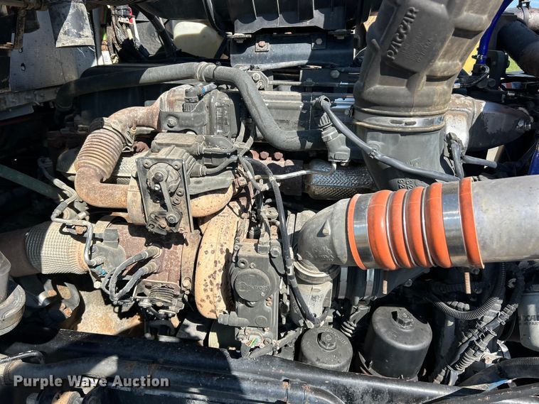 image for item FC2843 2015 Kenworth T800 semi truck
