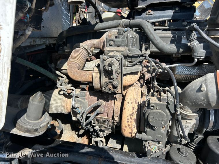 image for item FC2843 2015 Kenworth T800 semi truck