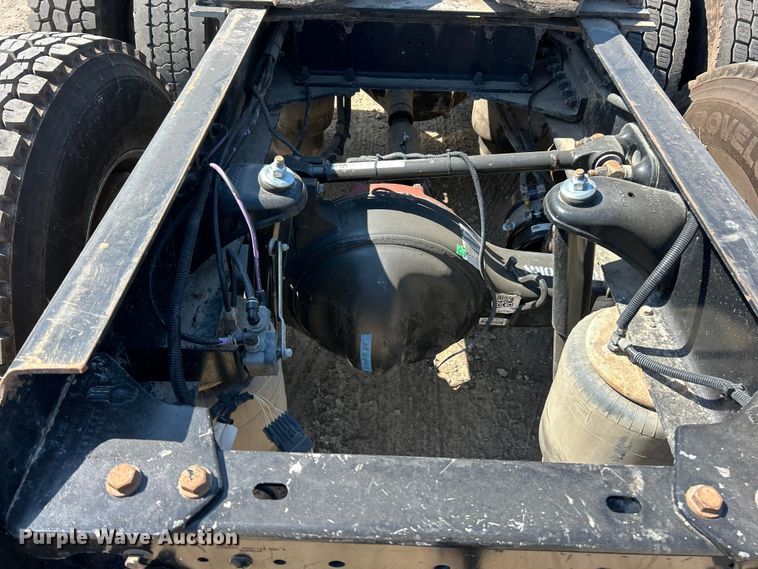 image for item FC2843 2015 Kenworth T800 semi truck