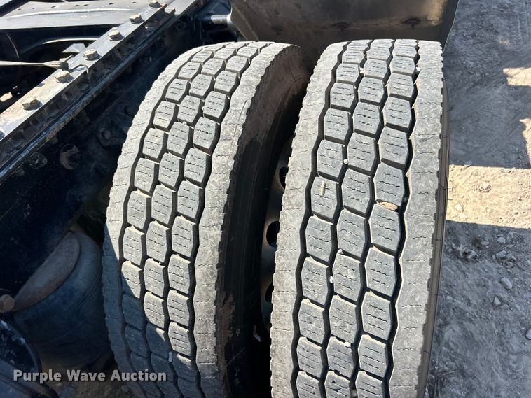 image for item FC2843 2015 Kenworth T800 semi truck