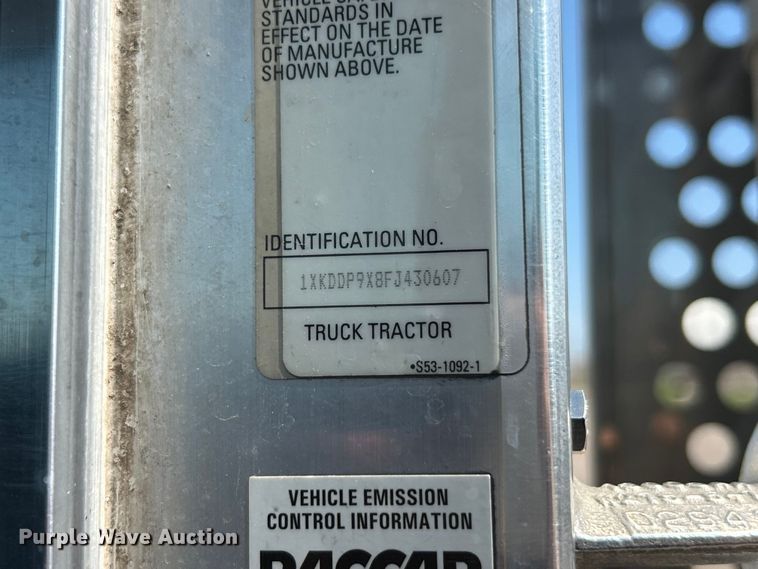 image for item FC2843 2015 Kenworth T800 semi truck