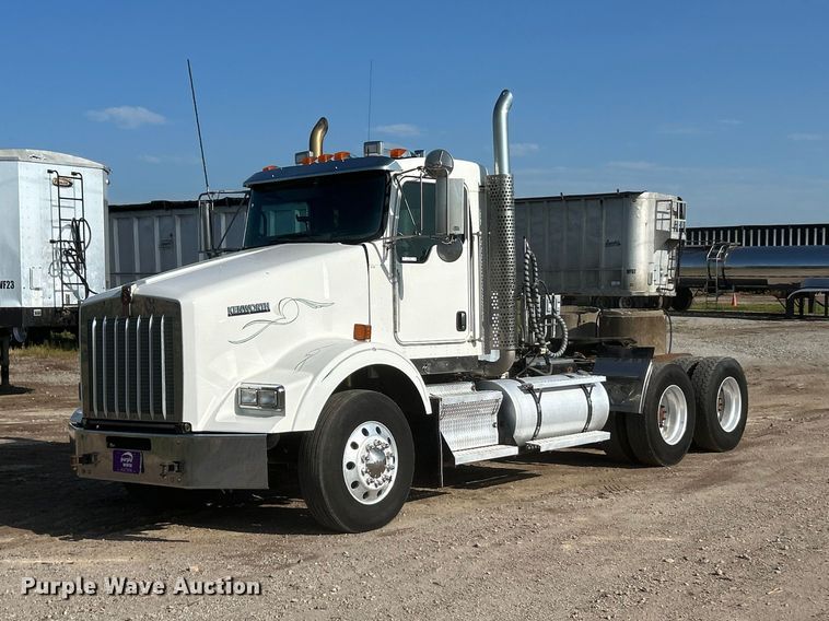 image for item FC2844 2014 Kenworth T800 semi truck