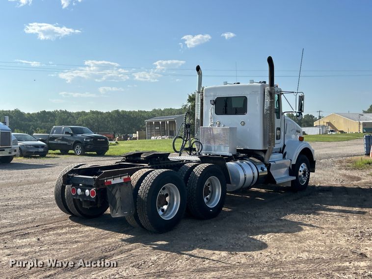 image for item FC2844 2014 Kenworth T800 semi truck
