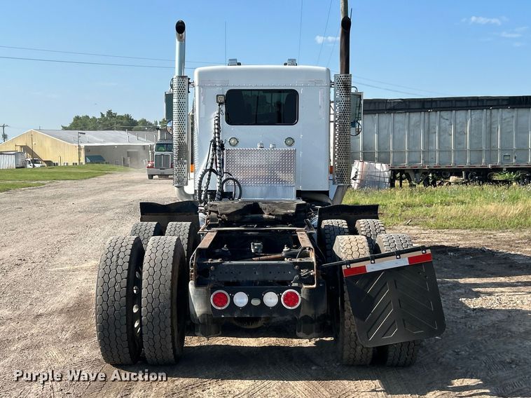 image for item FC2844 2014 Kenworth T800 semi truck