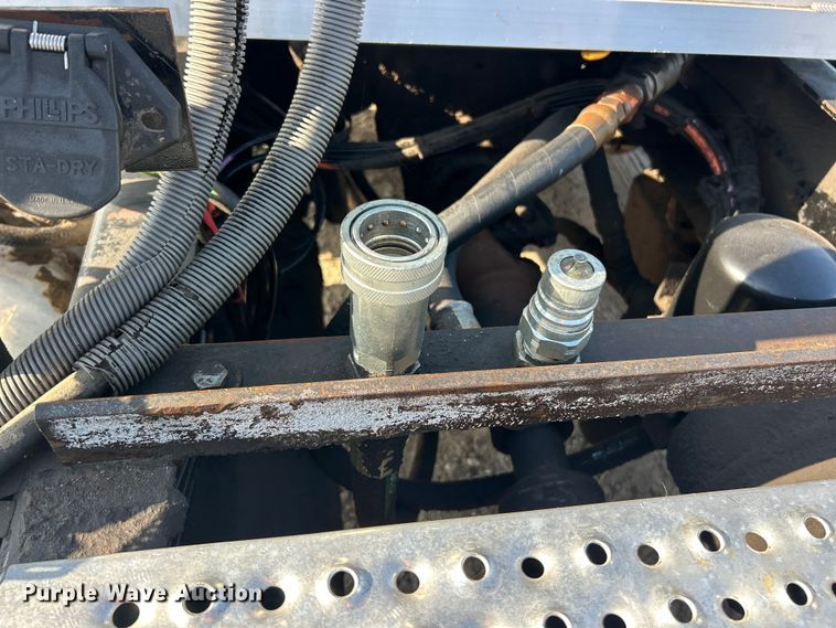 image for item FC2844 2014 Kenworth T800 semi truck