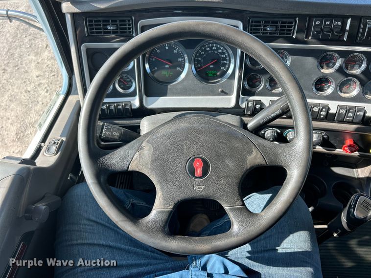 image for item FC2844 2014 Kenworth T800 semi truck
