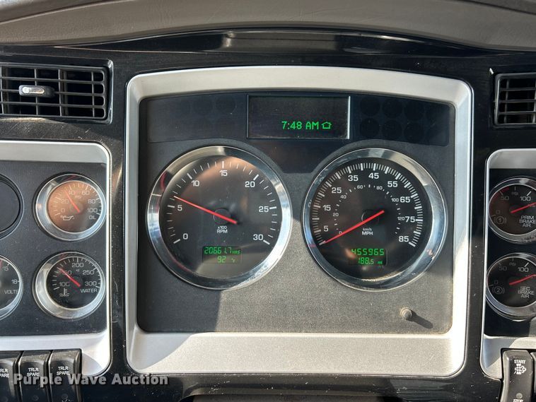 image for item FC2844 2014 Kenworth T800 semi truck