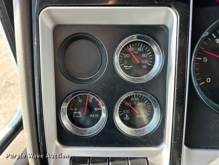 image for item FC2844 2014 Kenworth T800 semi truck