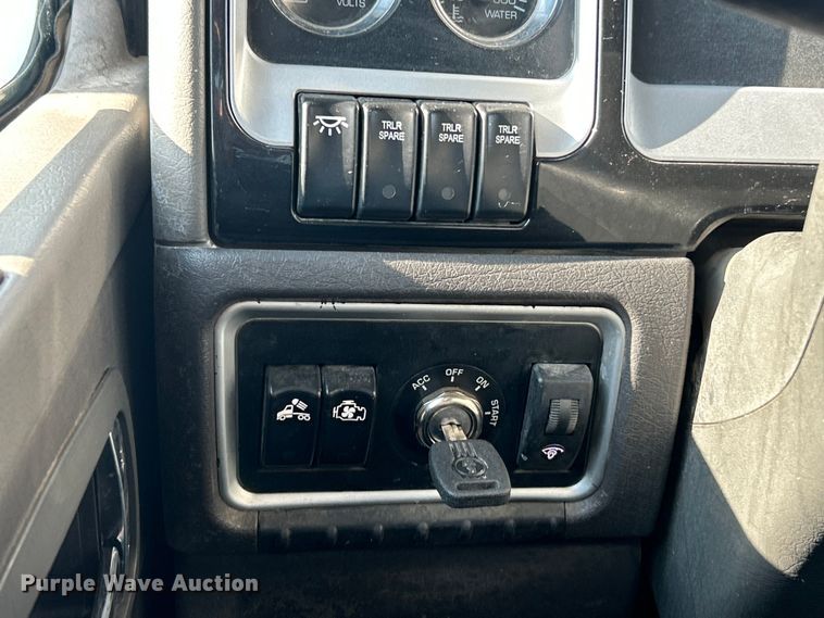 image for item FC2844 2014 Kenworth T800 semi truck