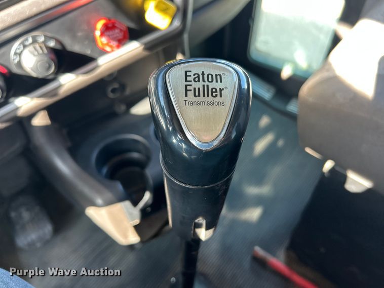 image for item FC2844 2014 Kenworth T800 semi truck