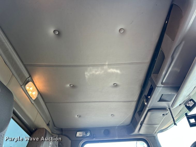 image for item FC2844 2014 Kenworth T800 semi truck