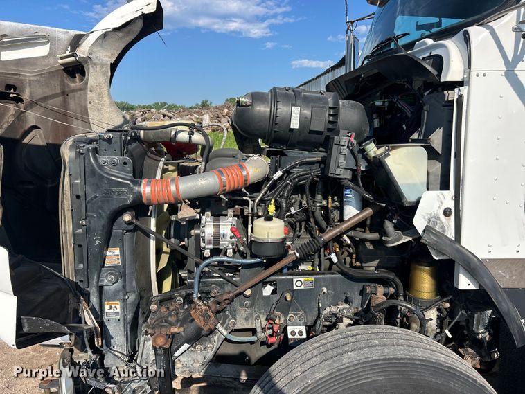 image for item FC2844 2014 Kenworth T800 semi truck