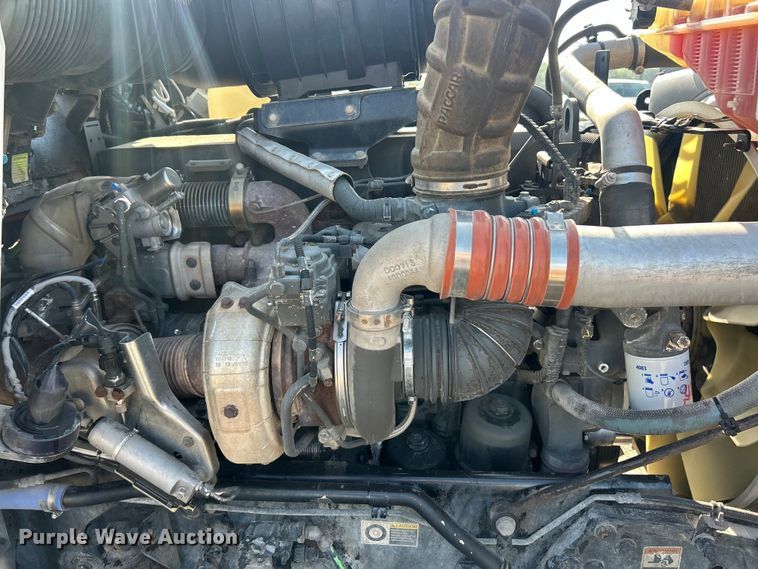 image for item FC2844 2014 Kenworth T800 semi truck
