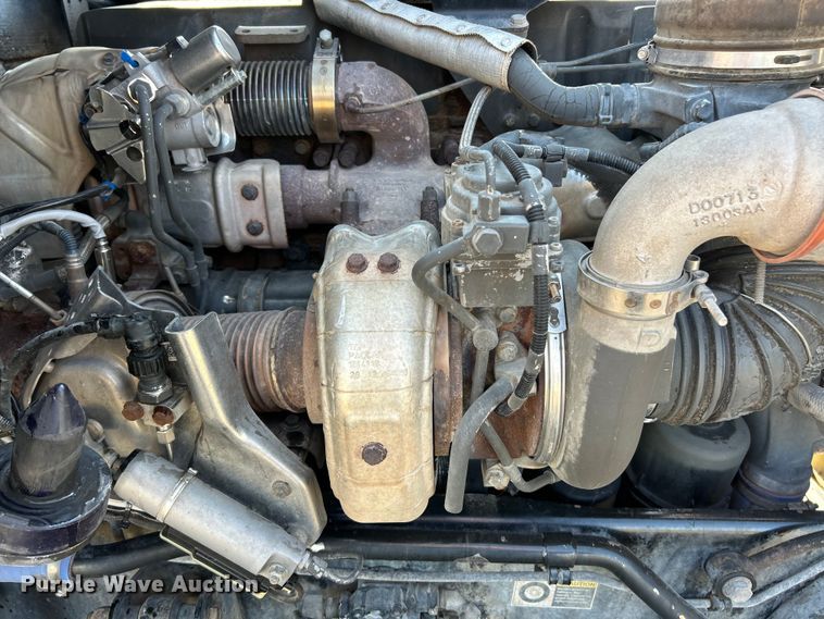 image for item FC2844 2014 Kenworth T800 semi truck