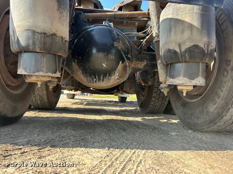 image for item FC2844 2014 Kenworth T800 semi truck