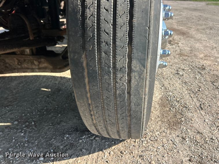 image for item FC2844 2014 Kenworth T800 semi truck