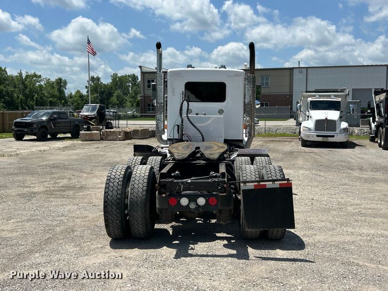 image for item FC2845 2014 Kenworth T800 semi truck