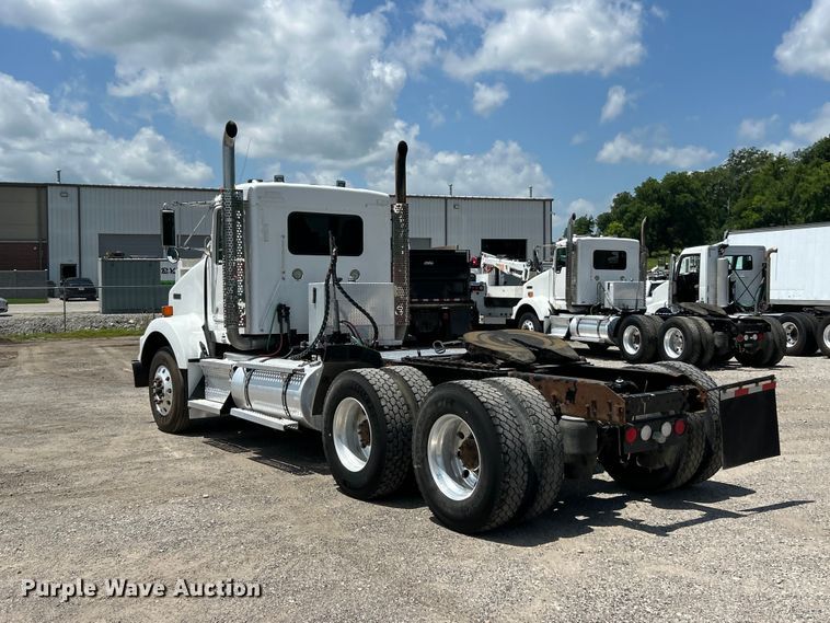 image for item FC2845 2014 Kenworth T800 semi truck