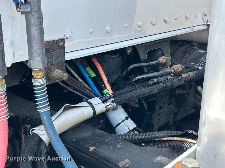 image for item FC2845 2014 Kenworth T800 semi truck