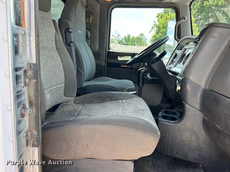 image for item FC2845 2014 Kenworth T800 semi truck