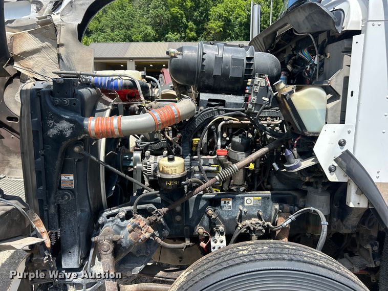 image for item FC2845 2014 Kenworth T800 semi truck