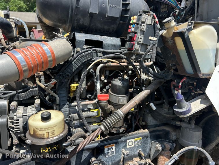 image for item FC2845 2014 Kenworth T800 semi truck