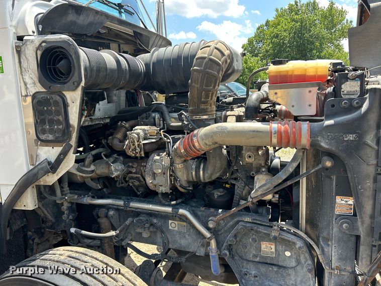 image for item FC2845 2014 Kenworth T800 semi truck