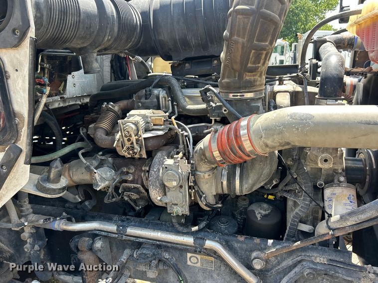 image for item FC2845 2014 Kenworth T800 semi truck