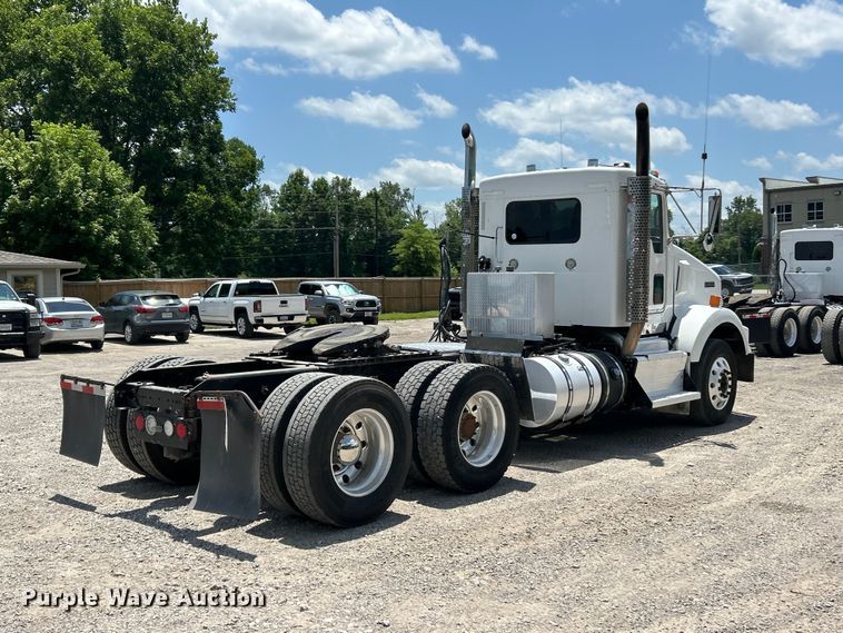 image for item FC2846 2014 Kenworth T800 semi truck
