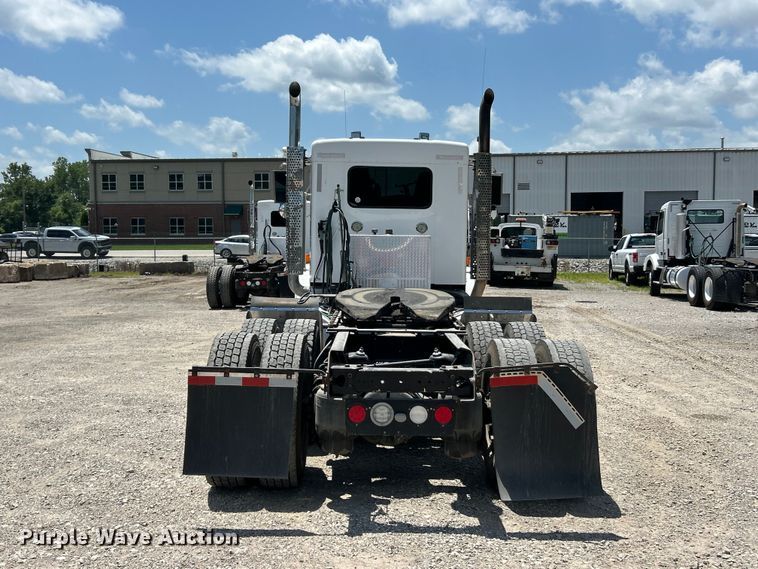 image for item FC2846 2014 Kenworth T800 semi truck