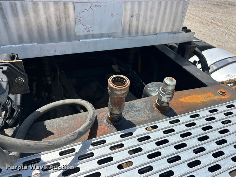 image for item FC2846 2014 Kenworth T800 semi truck