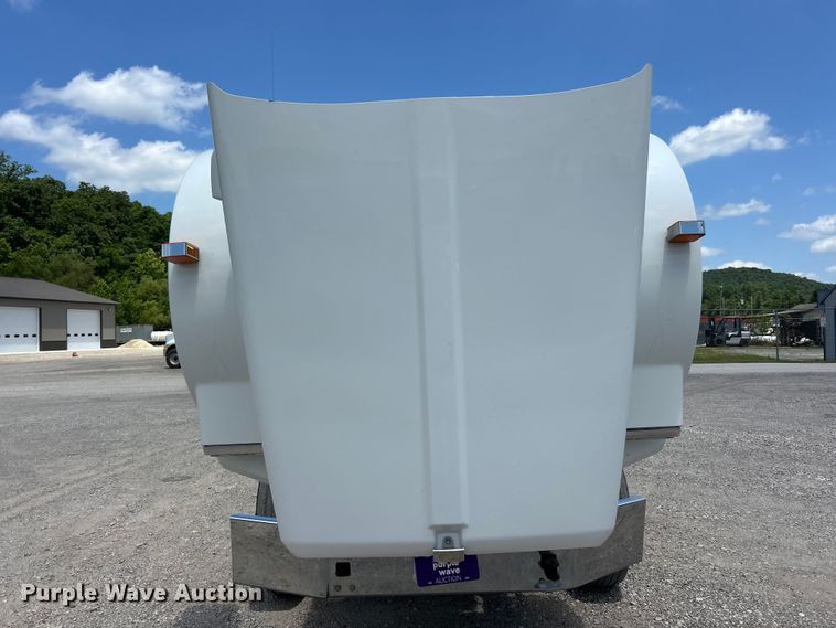 image for item FC2846 2014 Kenworth T800 semi truck