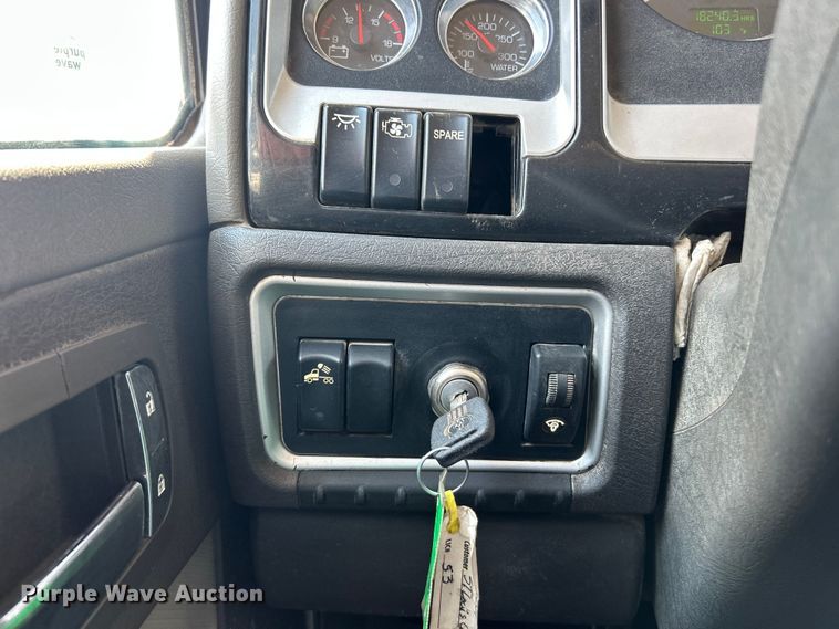 image for item FC2846 2014 Kenworth T800 semi truck