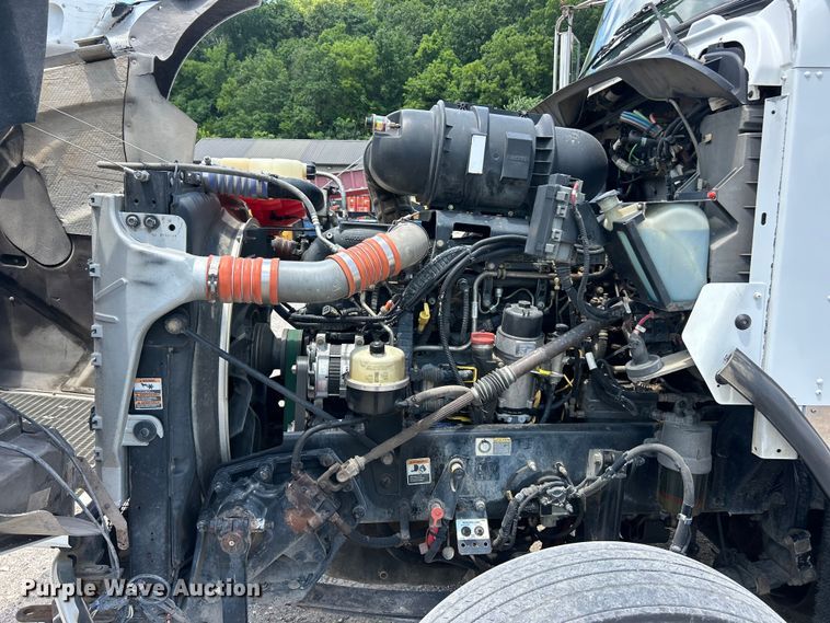 image for item FC2846 2014 Kenworth T800 semi truck