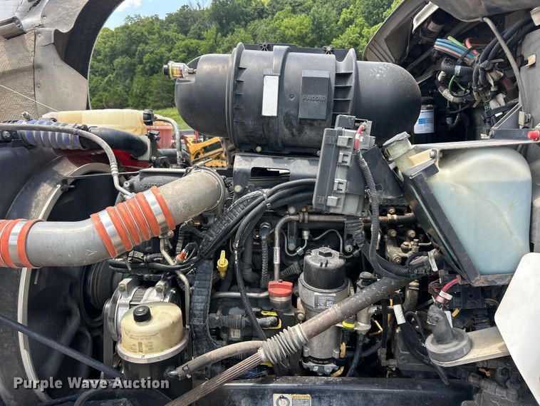 image for item FC2846 2014 Kenworth T800 semi truck