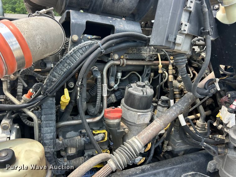 image for item FC2846 2014 Kenworth T800 semi truck
