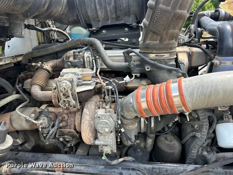 image for item FC2846 2014 Kenworth T800 semi truck