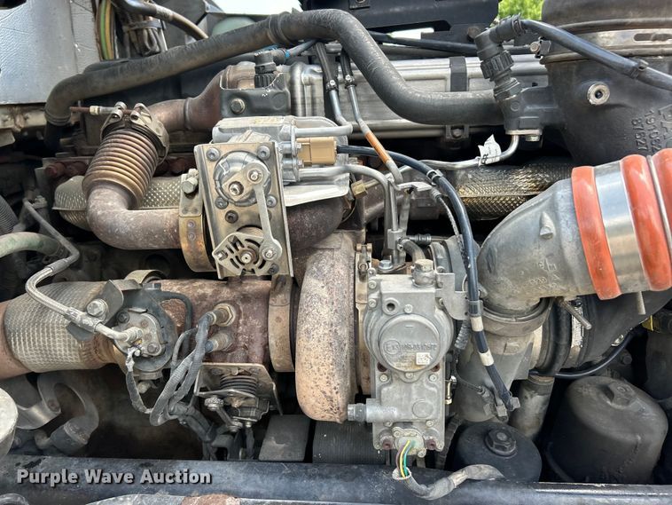 image for item FC2846 2014 Kenworth T800 semi truck