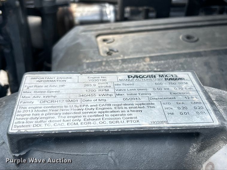 image for item FC2846 2014 Kenworth T800 semi truck
