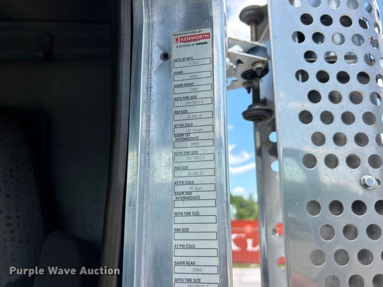 image for item FC2846 2014 Kenworth T800 semi truck