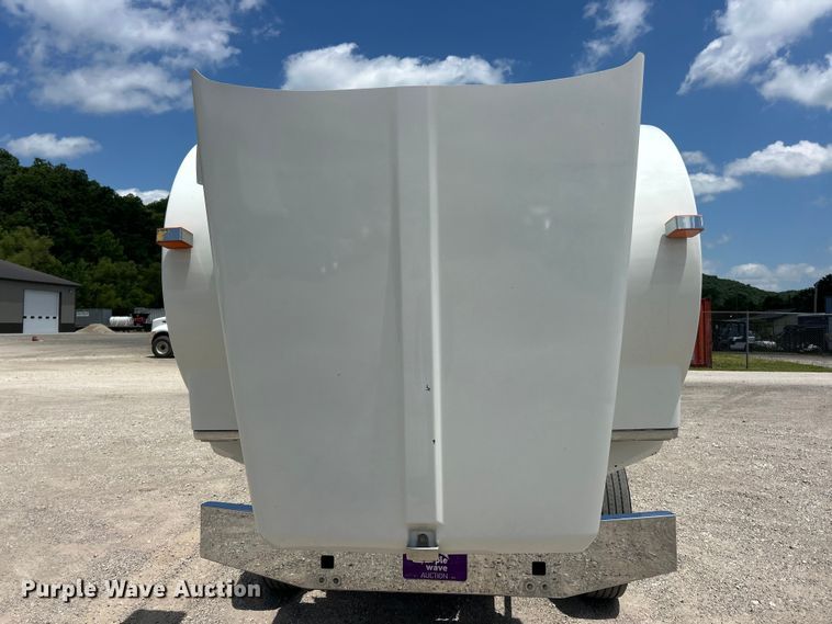 image for item FC2847 2015 Kenworth T800 semi truck