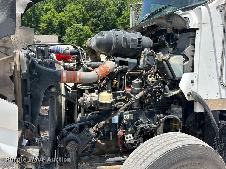 image for item FC2847 2015 Kenworth T800 semi truck