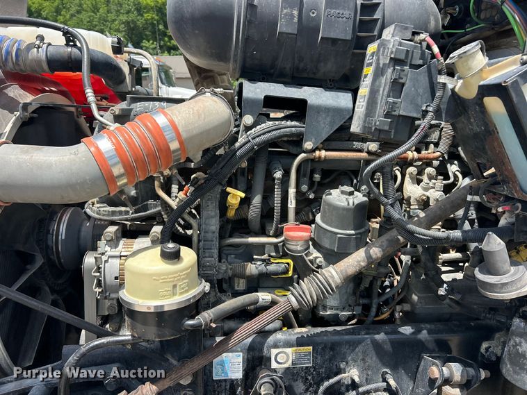 image for item FC2847 2015 Kenworth T800 semi truck