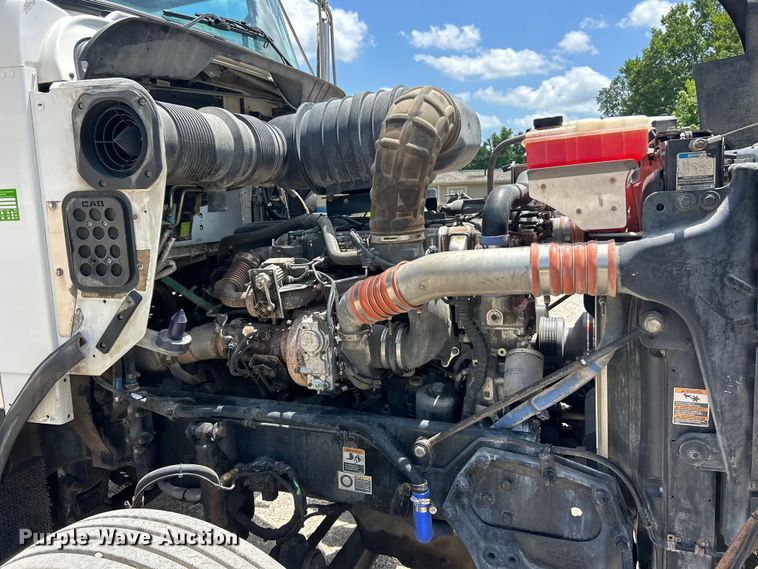 image for item FC2847 2015 Kenworth T800 semi truck
